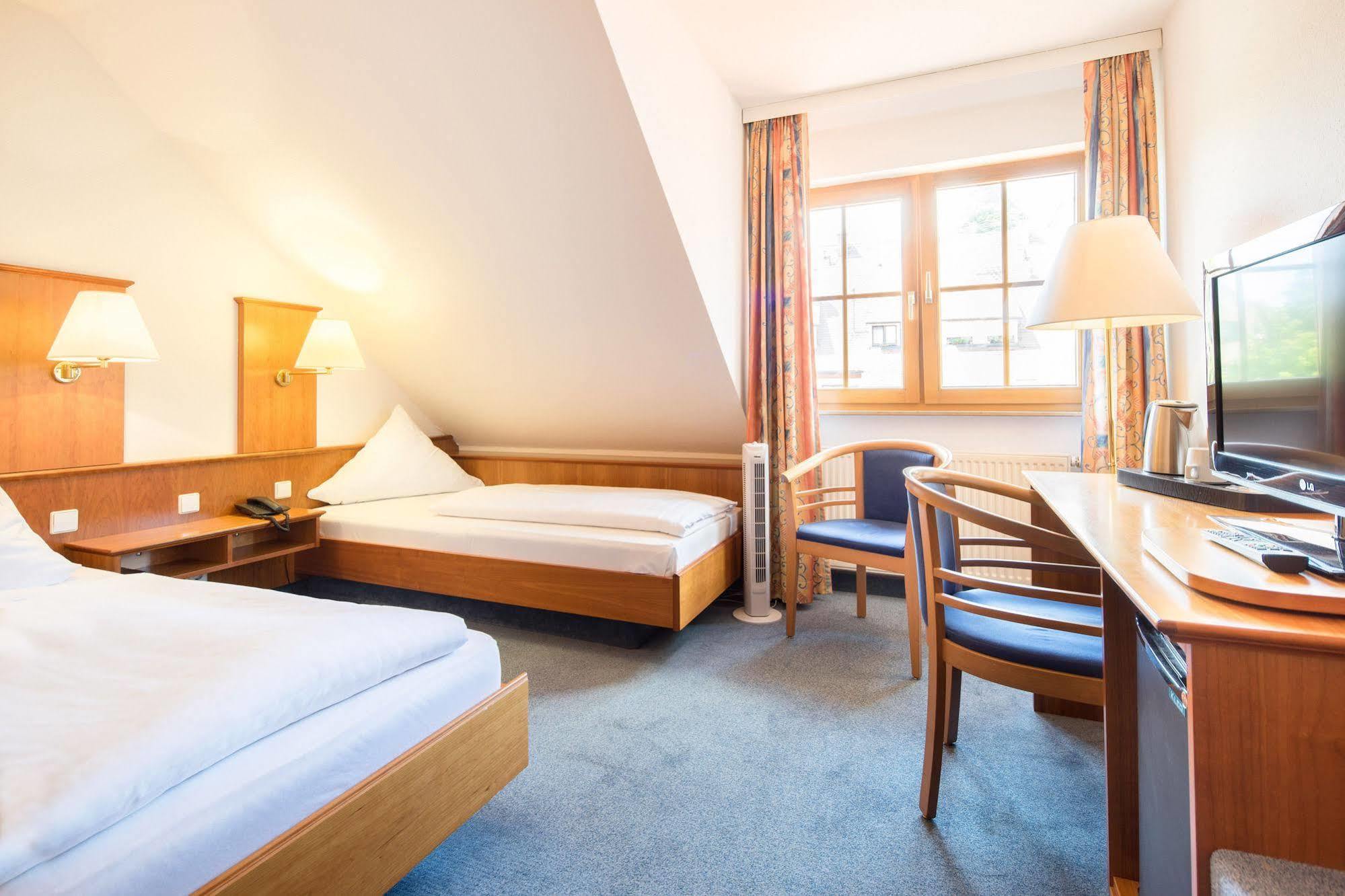 Hotel Blume ไฟรบวร์กอิมไบรส์เกา ภายนอก รูปภาพ